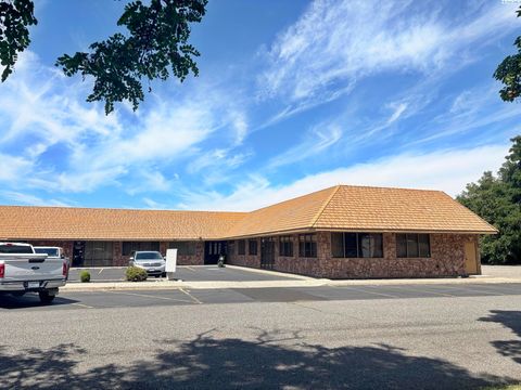 Photo of 100 N Fruitland St #A,B,C, Kennewick, WA 99336 (MLS # 288864)