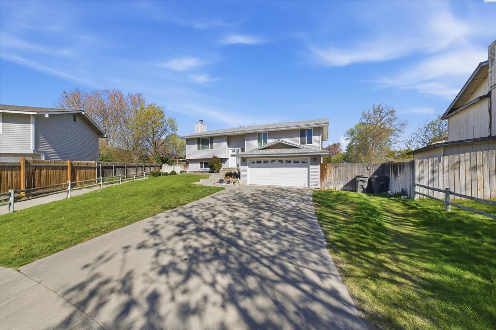 Photo of 8130 W Entiat Pl, Kennewick, WA 99336 (MLS # 292002)