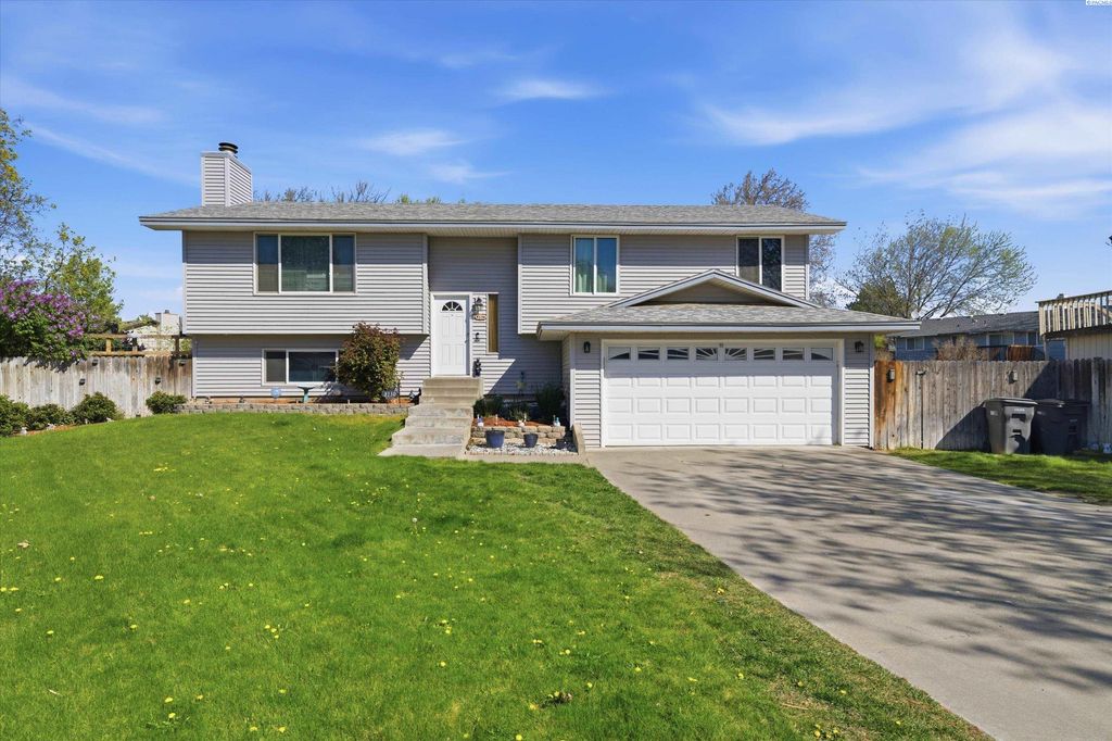 Photo of 8130 W Entiat Pl, Kennewick, WA 99336 (MLS # 292002)