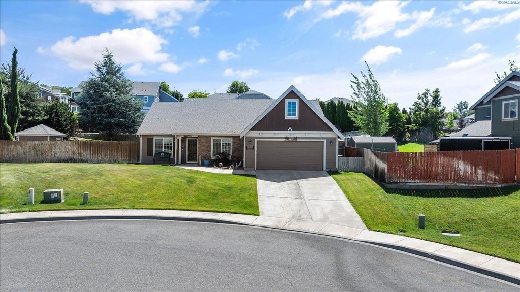 Photo of 3721 Cherry Ct, West Richland, WA 99353 (MLS # 291184)