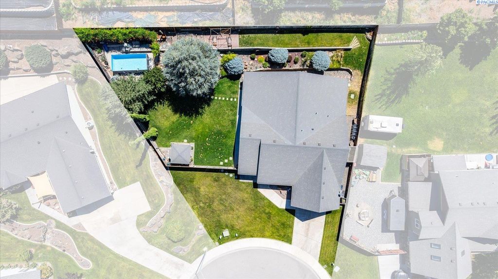 Photo of 3721 Cherry Ct, West Richland, WA 99353 (MLS # 291184)