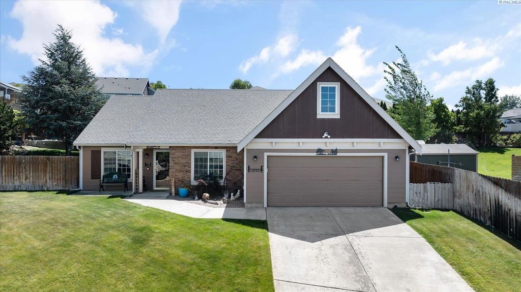 Photo of 3721 Cherry Ct, West Richland, WA 99353 (MLS # 291184)
