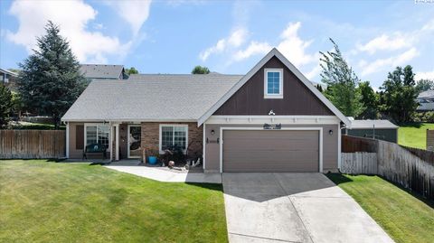 Photo of 3721 Cherry Ct, West Richland, WA 99353 (MLS # 291184)