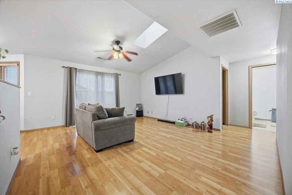 Photo of 9703 Percheron Dr, Pasco, WA 99301 (MLS # 289258)