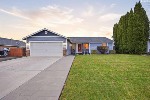 Photo of 9703 Percheron Dr, Pasco, WA 99301 (MLS # 289258)