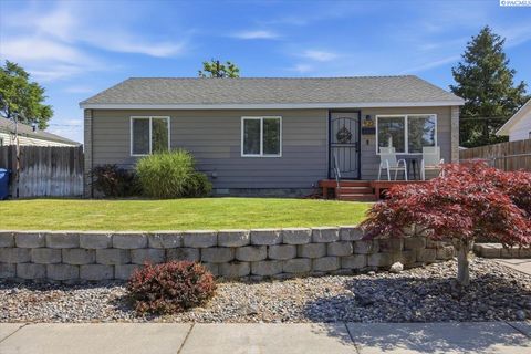 Photo of 922 Snow Ave, Richland, WA 99352 (MLS # 293084)