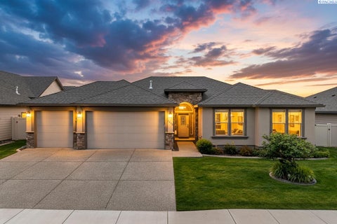 Photo of 2853 Copperstone Street, Richland, WA 99354 (MLS # 294161)