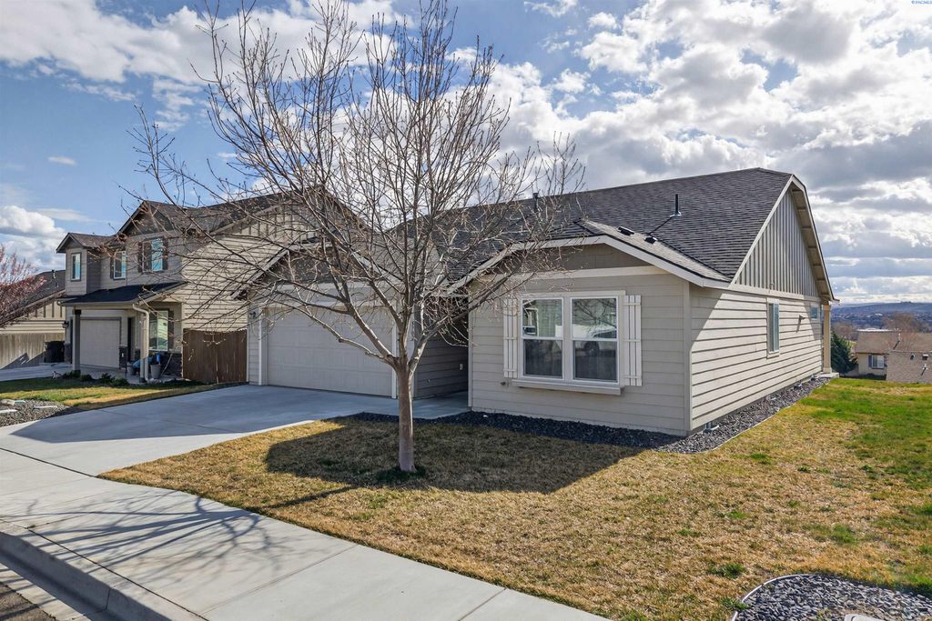Photo of 5702 Chapel Hill Blvd, Pasco, WA 99301 (MLS # 291585)