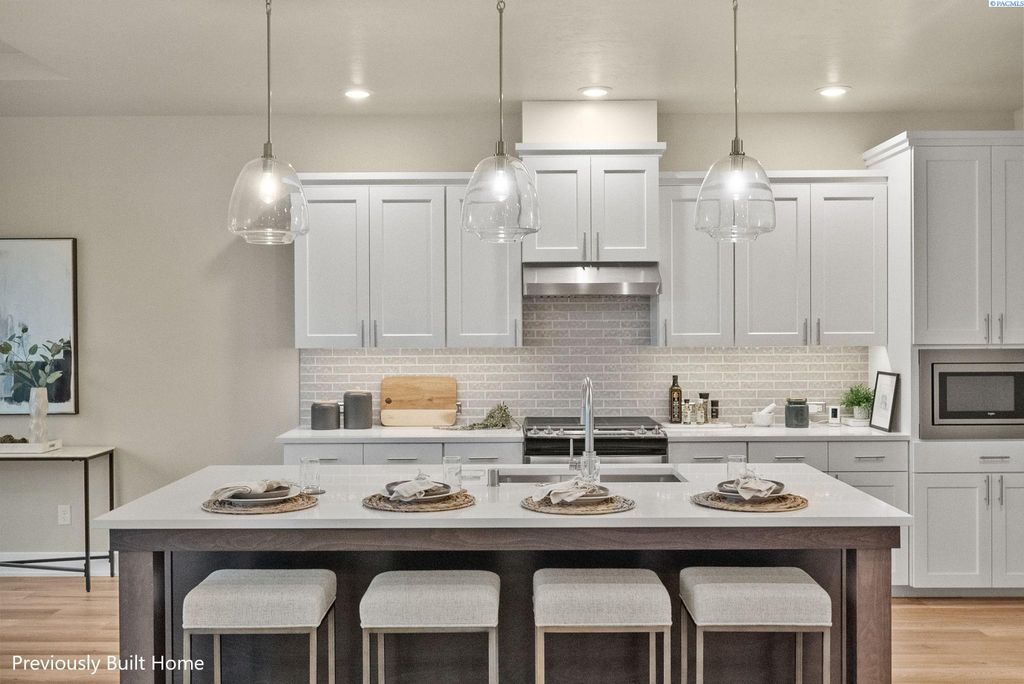 Photo of 12105 Aldridge Dr, Pasco, WA 99301 (MLS # 291348)