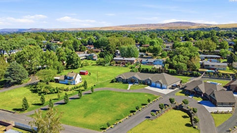 Photo of 903 W 22nd Pl, Kennewick, WA 99337 (MLS # 293994)