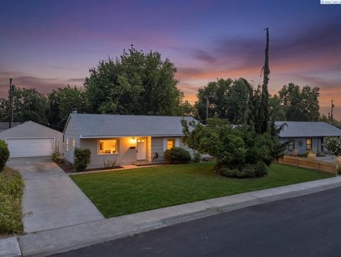 Photo of 704 Cedar Ave, Richland, WA 99352 (MLS # 294879)