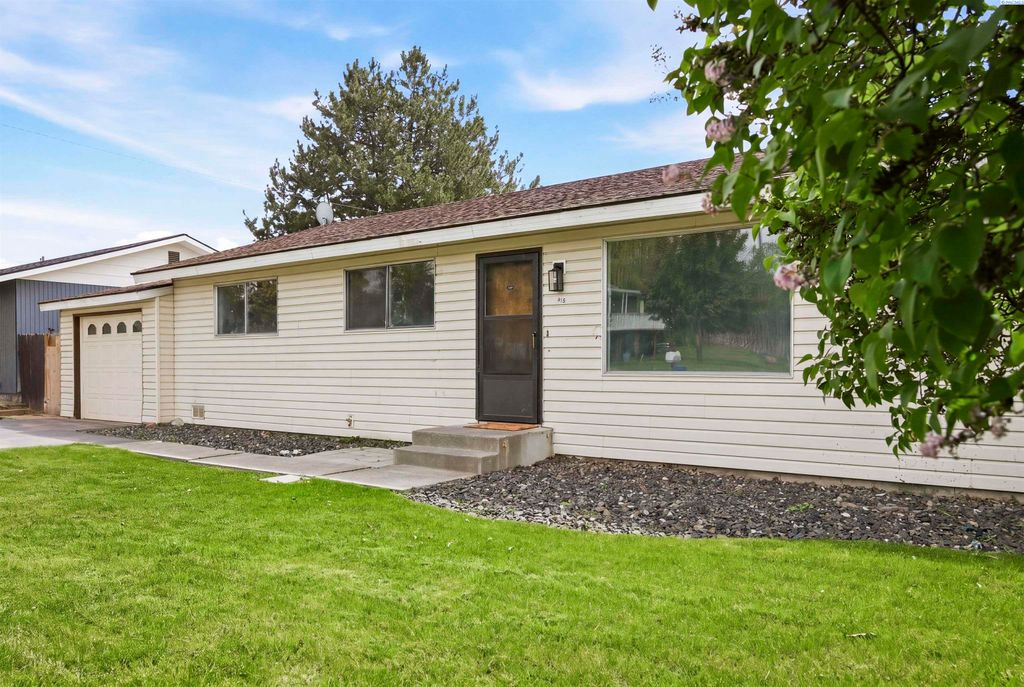 Photo of 1816 Beacon Rd, Grandview, WA 98930 (MLS # 292527)