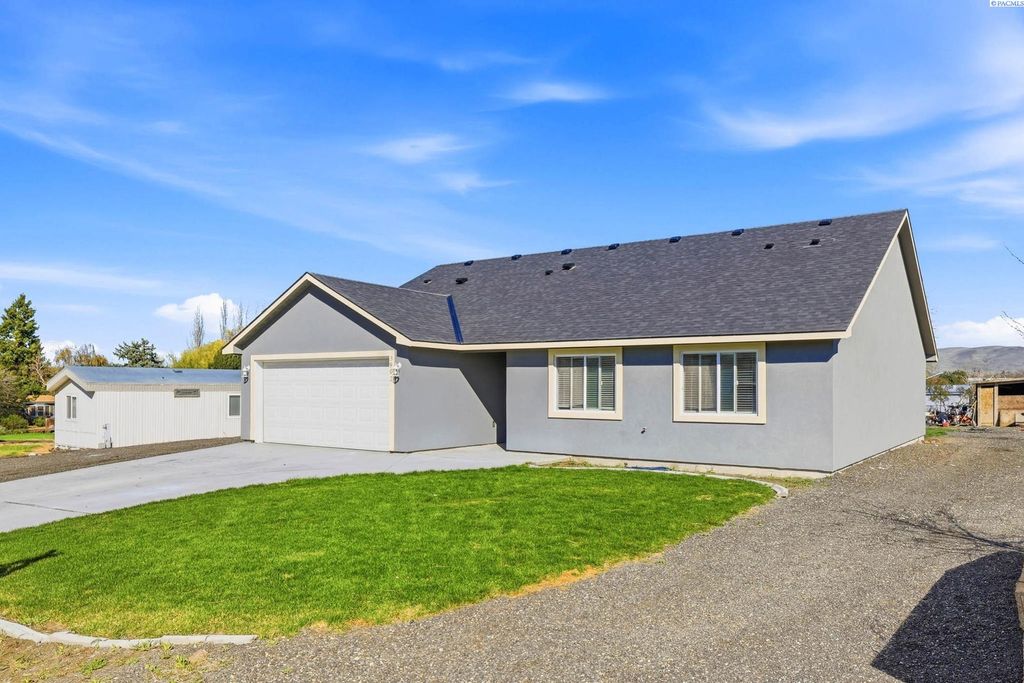 Photo of 3902 W Snow Ln, Benton City, WA 99320 (MLS # 291565)
