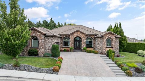 Photo of 3301 S Tweedt St, Kennewick, WA 99337 (MLS # 293318)