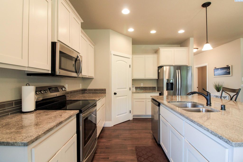 Photo of 4326 S Anderson Place, Kennewick, WA 99337 (MLS # 292134)