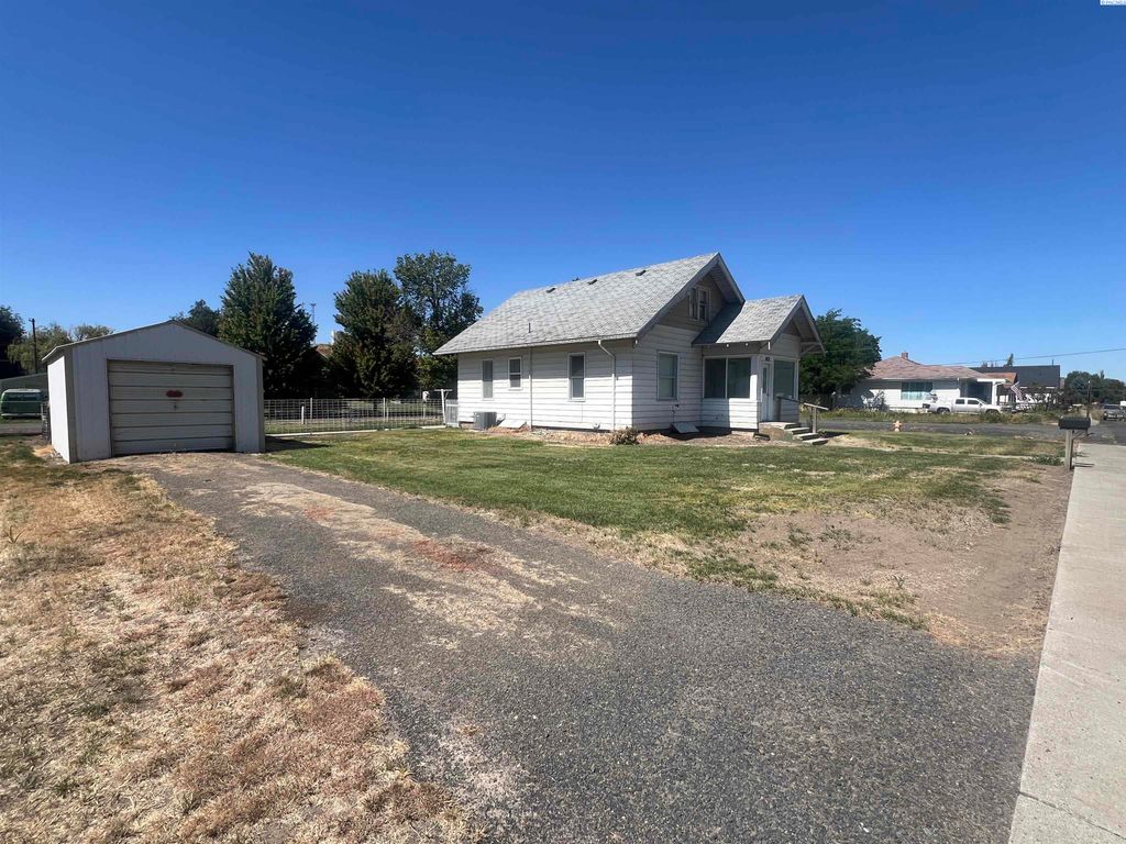 Photo of 401 G Street, Endicott, WA 99125 (MLS # 286761)