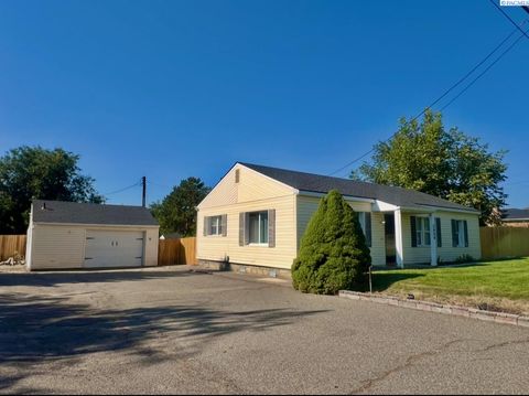 Photo of 2020 Rd 40, Pasco, WA 99301 (MLS # 287759)