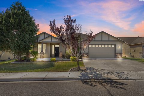 Photo of 2935 Crosswater Loop, Richland, WA 99354 (MLS # 285911)
