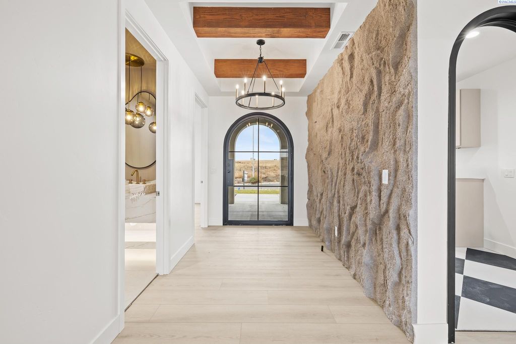 Photo of 2887 Savanna Ave, Richland, WA 99352 (MLS # 289188)