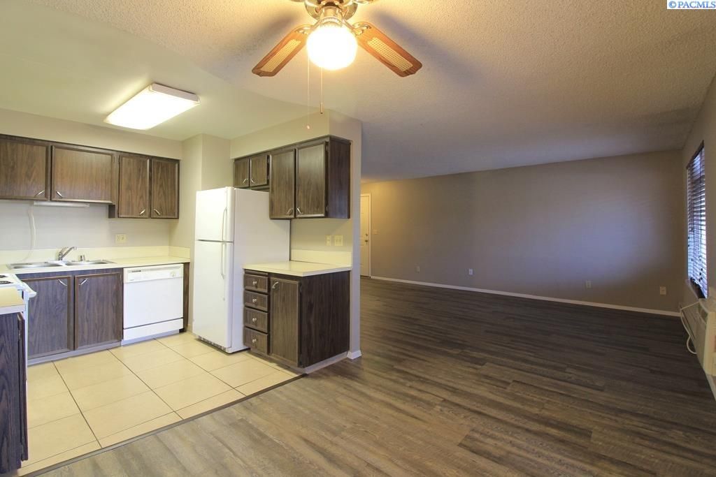 Photo of 3121 W Hood Avenue #B105, Kennewick, WA 99336 (MLS # 291915)
