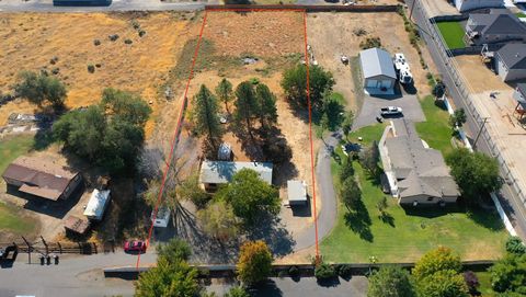 Photo of 7606 Woodford Lane, West Richland, WA 99353 (MLS # 284955)