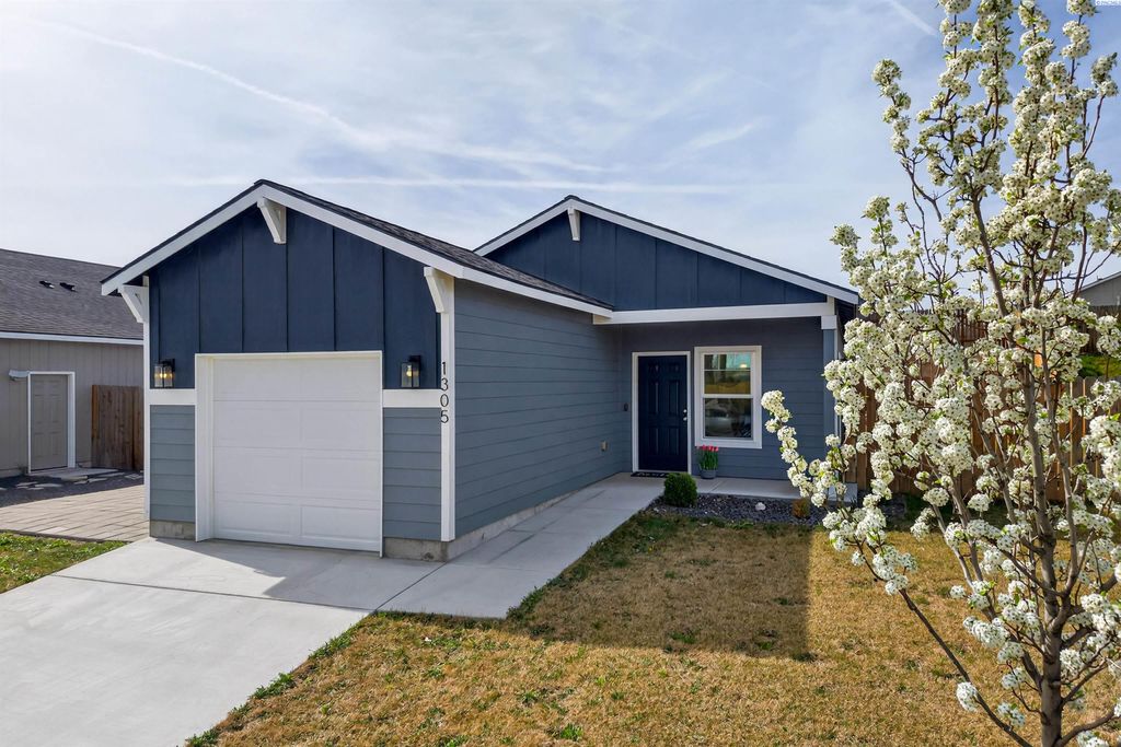 Photo of 1305 12th St, Benton City, WA 99320 (MLS # 291504)