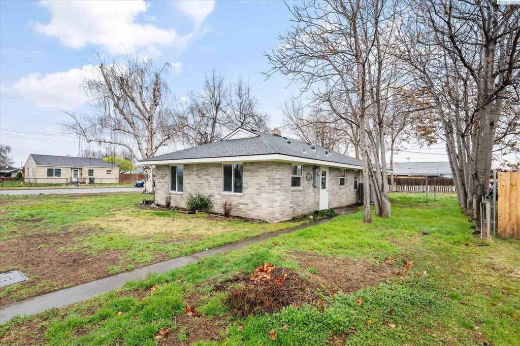 Photo of 505 N 15th Ave, Pasco, WA 99301 (MLS # 291311)