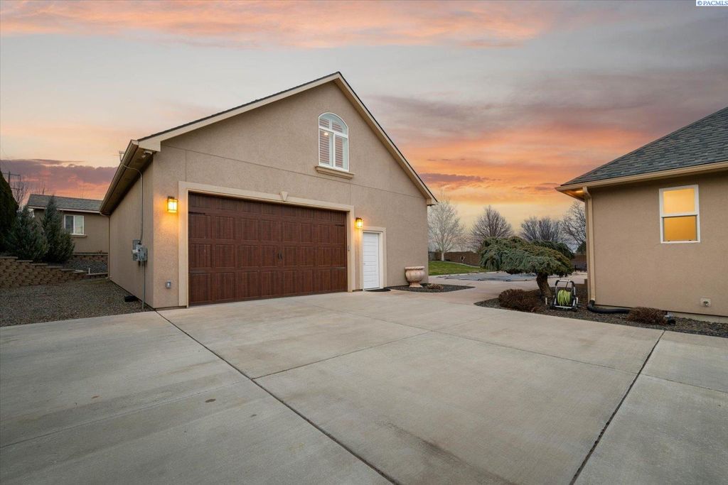 Photo of 91604 E Sagebrush Rd, Kennewick, WA 99338 (MLS # 290979)