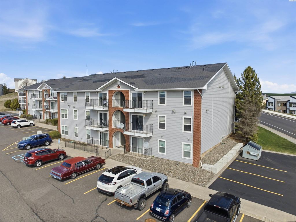 Photo of 1645 NE Merman Dr #C202, Pullman, WA 99163 (MLS # 291771)