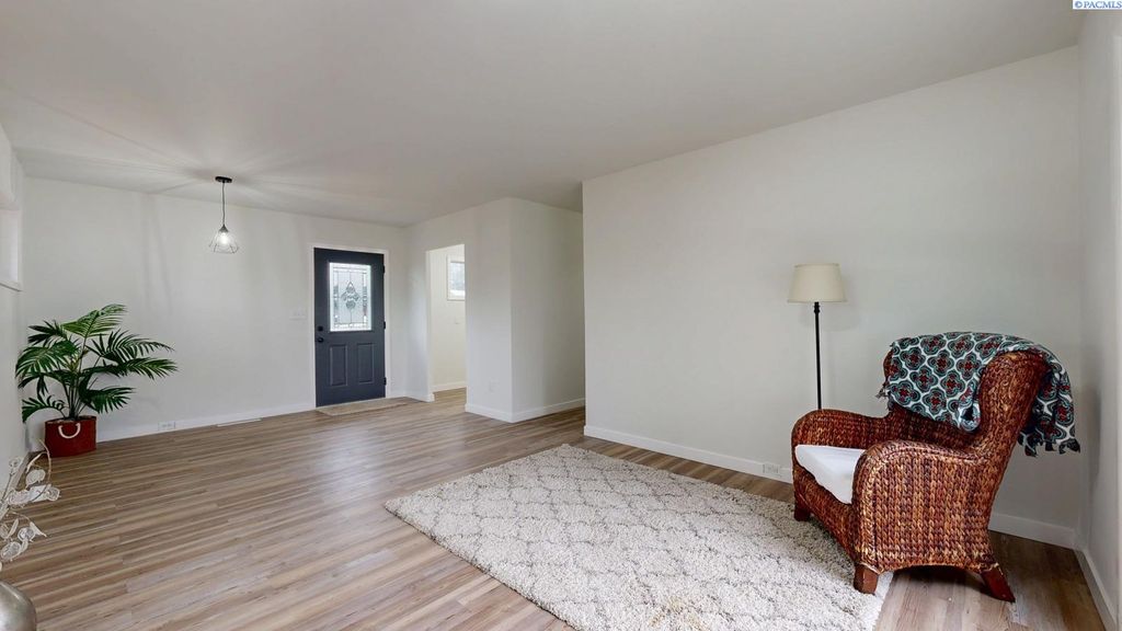 Photo of 2206 Dallas Street, Richland, WA 99352 (MLS # 290185)