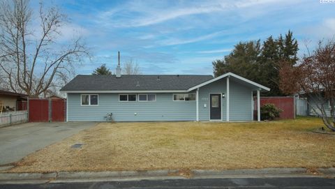Photo of 2206 Dallas Street, Richland, WA 99352 (MLS # 290185)