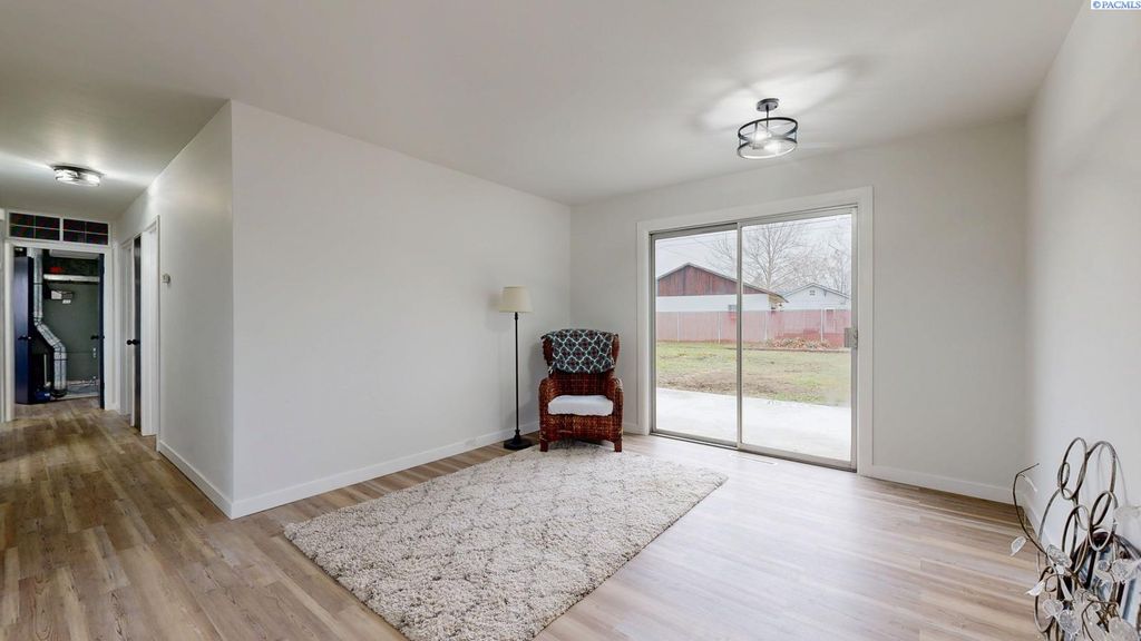 Photo of 2206 Dallas Street, Richland, WA 99352 (MLS # 290185)