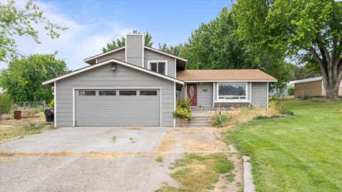 Photo of 7 W Wagon Wheel Pr Nw PR, Benton City, WA 99320 (MLS # 293725)