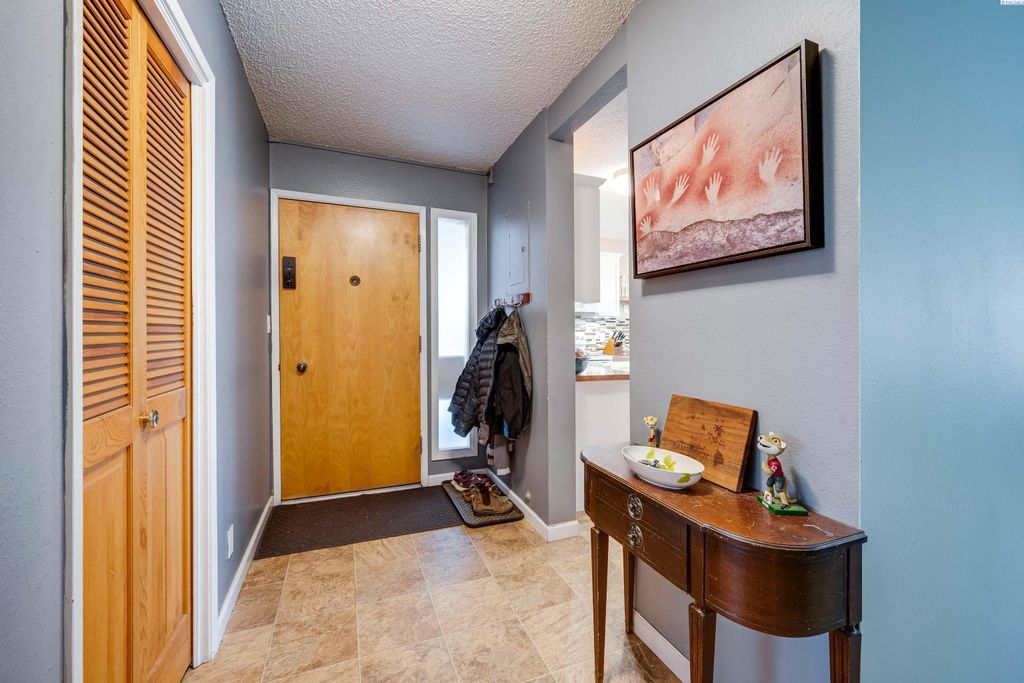 Photo of 1220 NW State St D-41 St #D-41, Pullman, WA 99163 (MLS # 288795)
