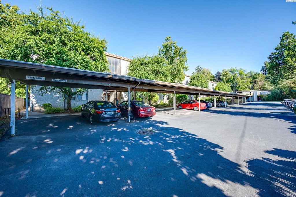 Photo of 1220 NW State St D-41 St #D-41, Pullman, WA 99163 (MLS # 288795)