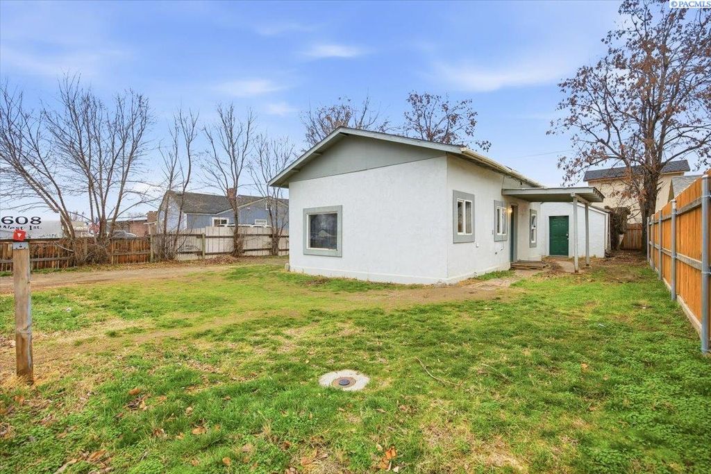 Photo of 1608 W 1st Ave, Kennewick, WA 99336 (MLS # 289991)