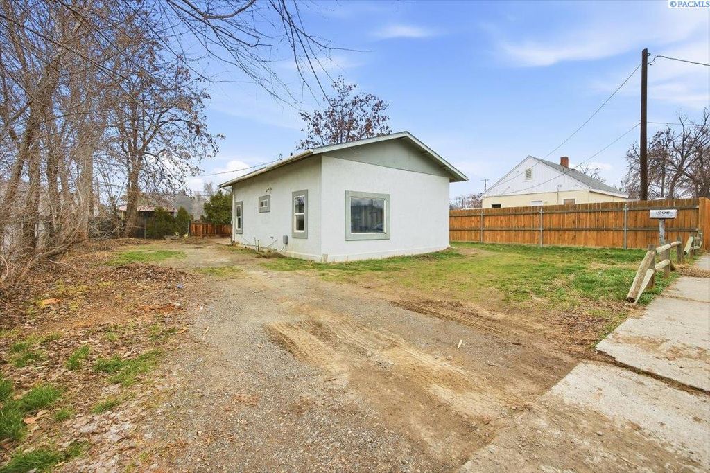Photo of 1608 W 1st Ave, Kennewick, WA 99336 (MLS # 289991)