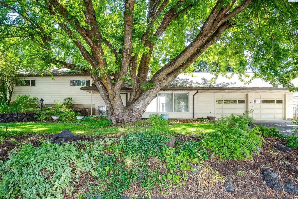 Photo of 709 S Mill St, Colfax, WA 99111 (MLS # 288396)