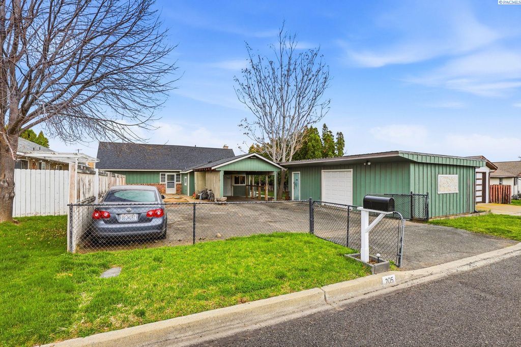 Photo of 205 S 50th Avenue, Yakima, WA 98908 (MLS # 291543)
