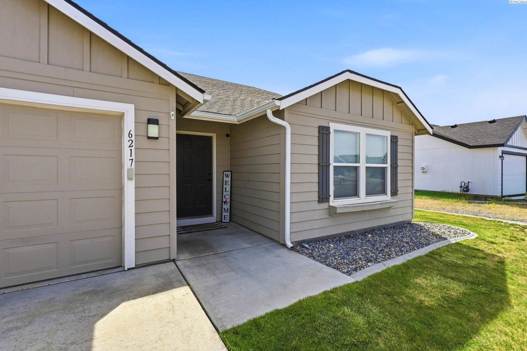 Photo of 6217 Robert Wayne Dr, Pasco, WA 99301 (MLS # 292533)
