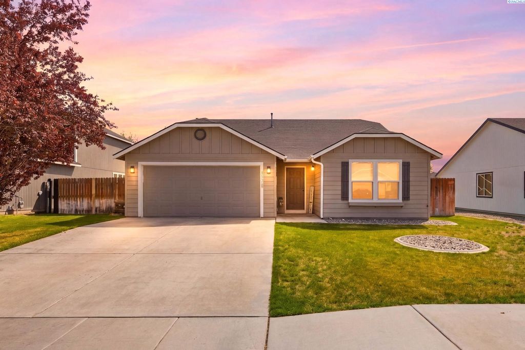 Photo of 6217 Robert Wayne Dr, Pasco, WA 99301 (MLS # 292533)