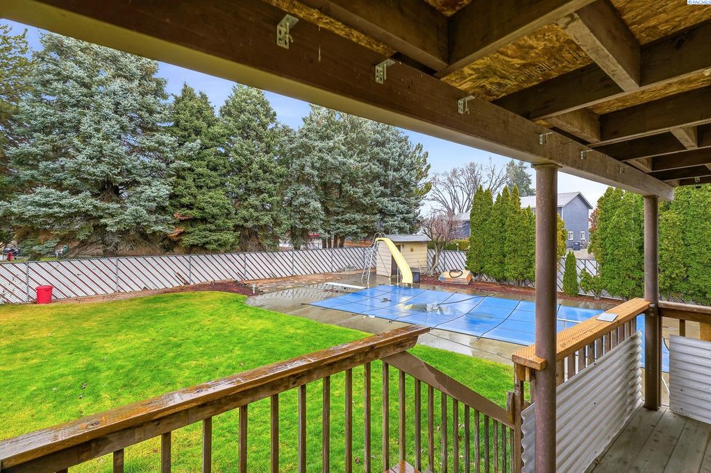 Photo of 3405 W Ella St, Pasco, WA 99301 (MLS # 289292)