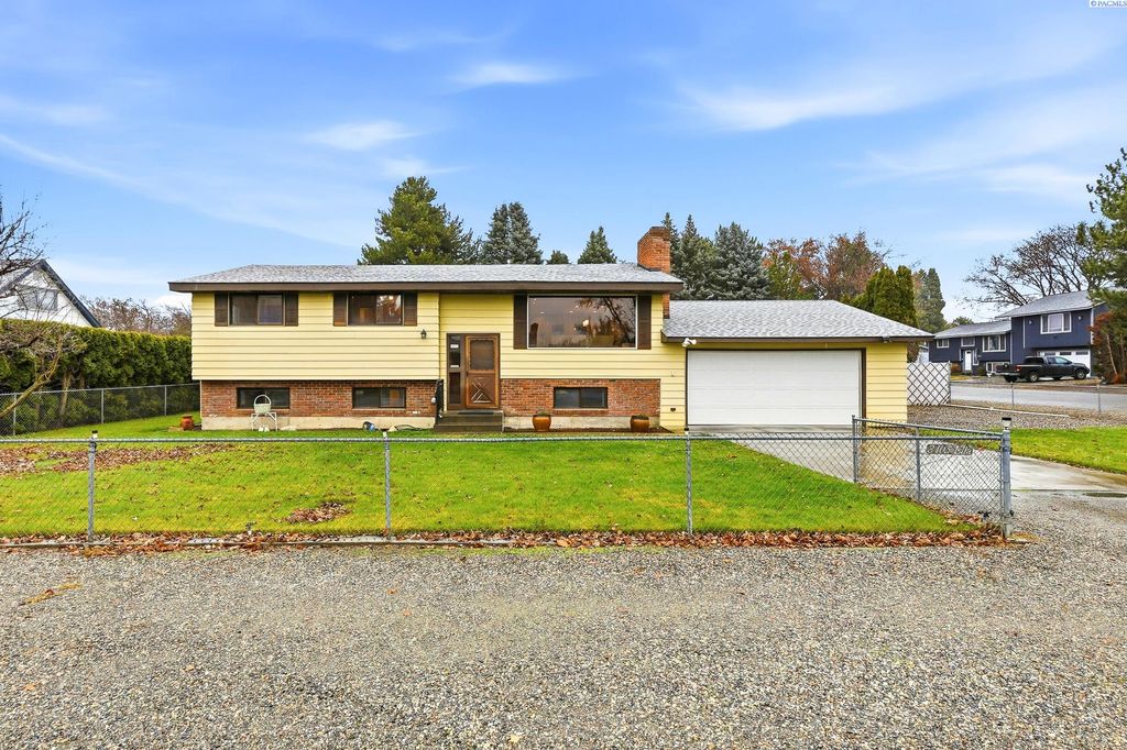 Photo of 3405 W Ella St, Pasco, WA 99301 (MLS # 289292)