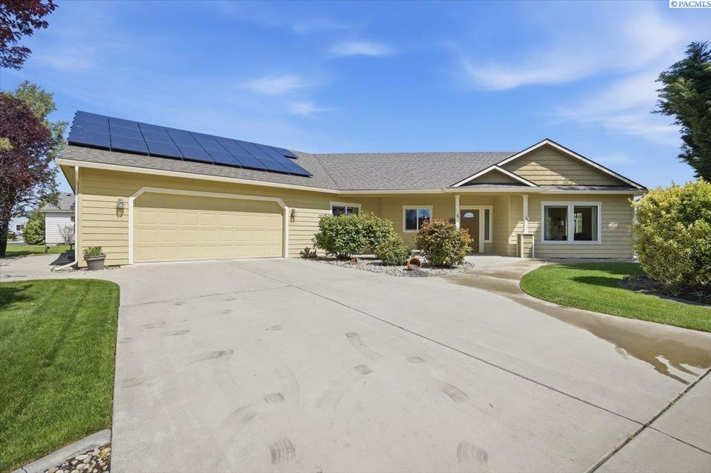 Photo of 4 Daffodil Ct, Pasco, WA 99301 (MLS # 292174)