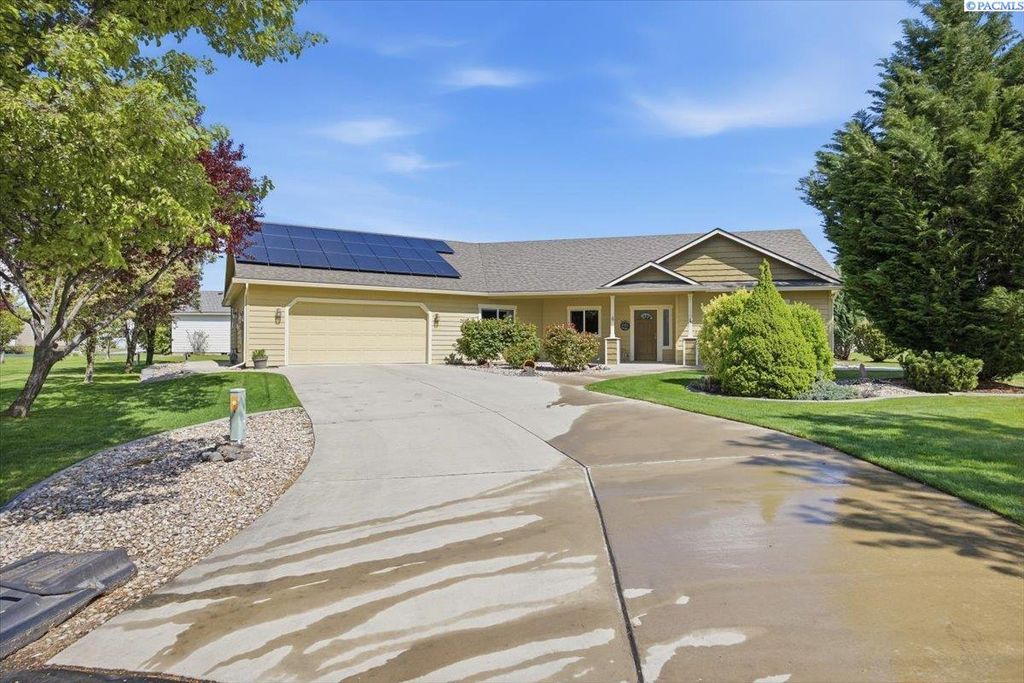 Photo of 4 Daffodil Ct, Pasco, WA 99301 (MLS # 292174)