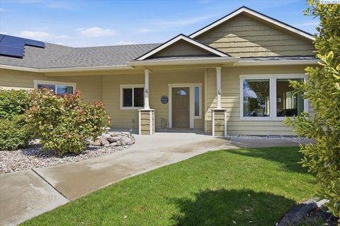 Photo of 4 Daffodil Ct, Pasco, WA 99301 (MLS # 292174)