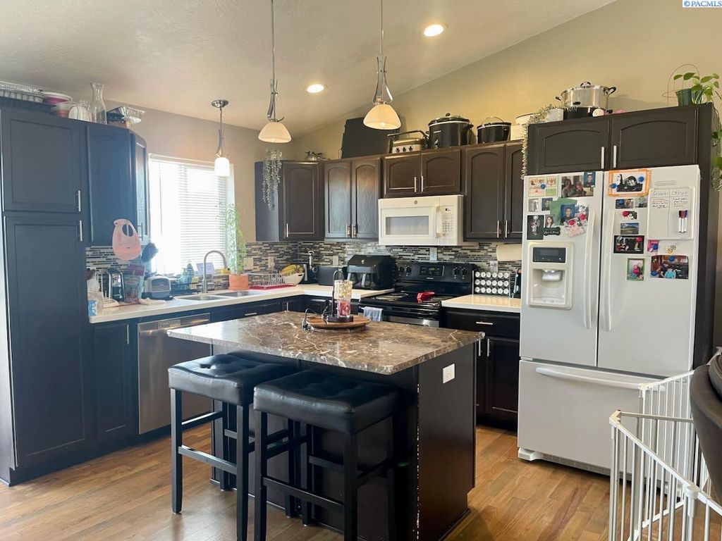 Photo of 7903 Deschutes Drive, Pasco, WA 99301 (MLS # 292037)