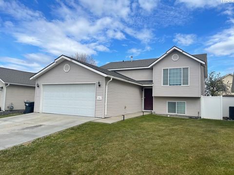 Photo of 7903 Deschutes Drive, Pasco, WA 99301 (MLS # 292037)