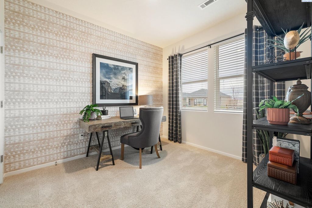 Photo of 11221 Buckingham Dr, Pasco, WA 99301 (MLS # 292096)