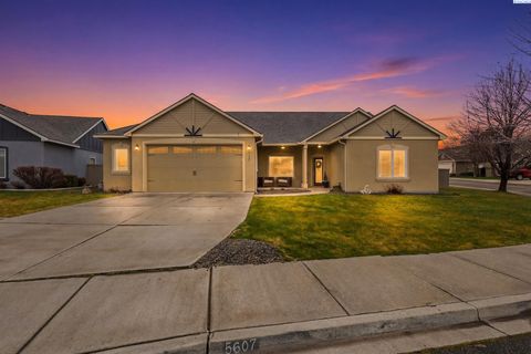 Photo of 5607 W 16th Avenue, Kennewick, WA 99338 (MLS # 291354)